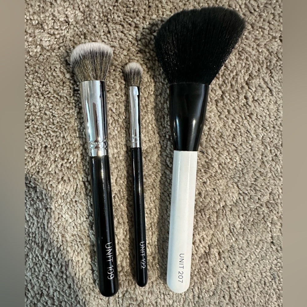 UNITS Makeup Brushes